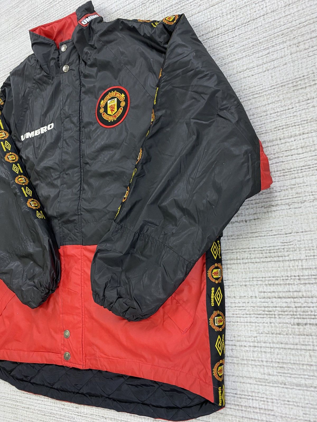 Umbro Vintage 90s Manchester United X Umbro Side Tape Jacket Size US XL / EU 56 / 4 - 4 Thumbnail