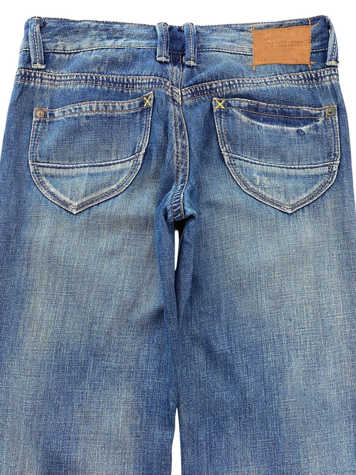 Japanese Brand Japanese Brand Faded Wash Style Flare Leg Jeans Size US 32 / EU 48 - 4 Thumbnail