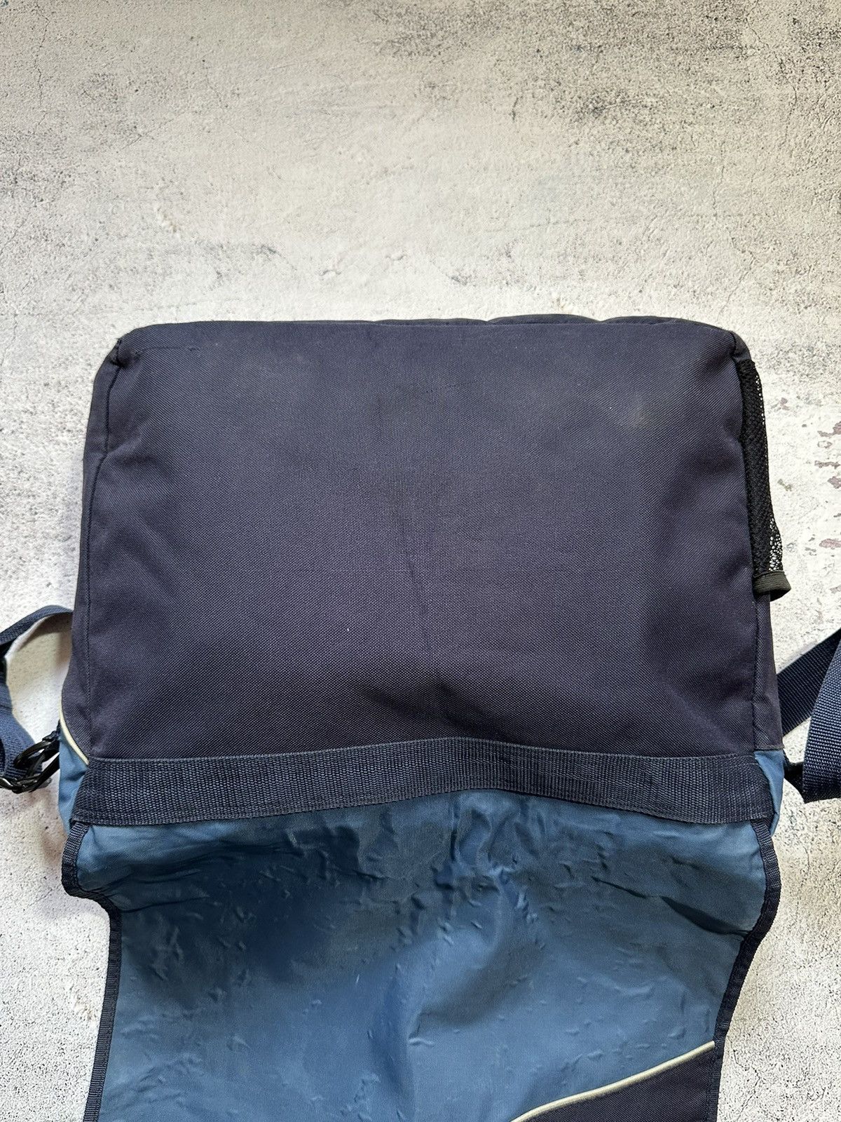 Japanese Brand × Nike Nike vintage Y2K bag messenger Size ONE SIZE - 5 Thumbnail