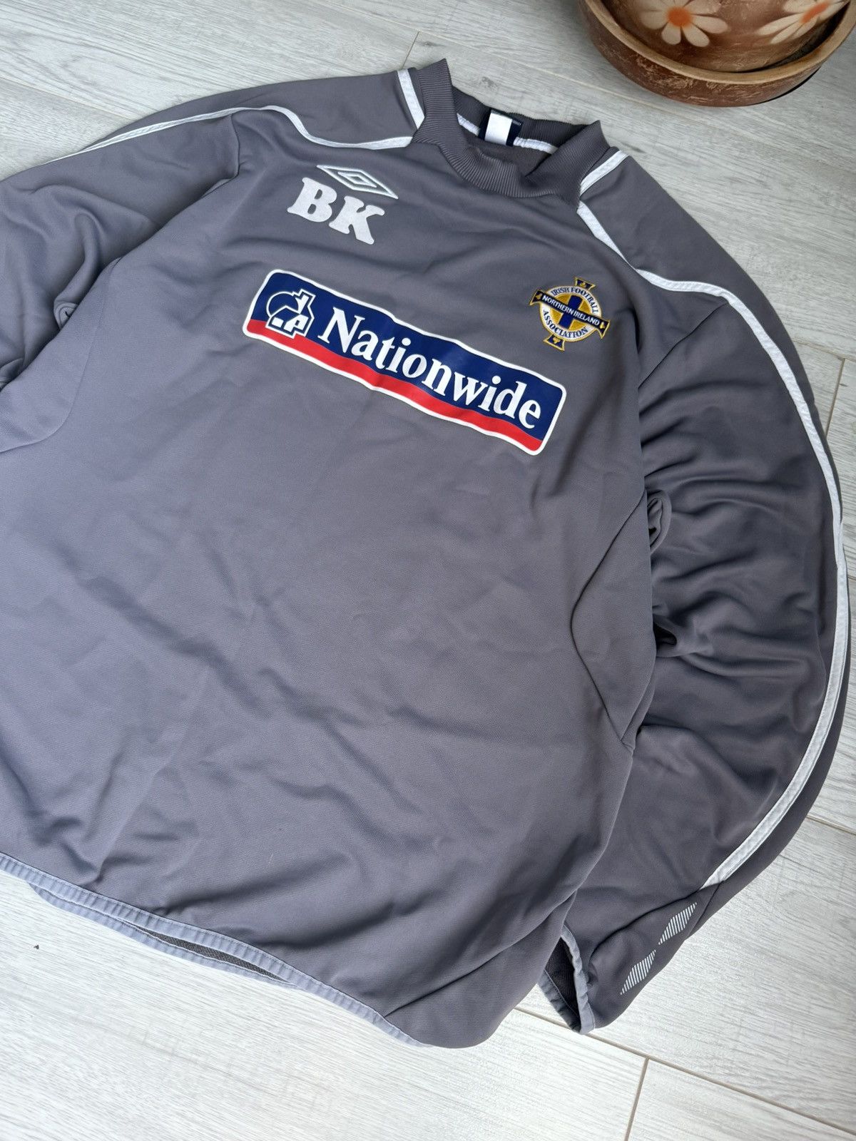 Umbro × Vintage Vintage Ireland Soccer Jersey Sweatshirt Umbri shirt Size US XL / EU 56 / 4 - 2 Thumbnail