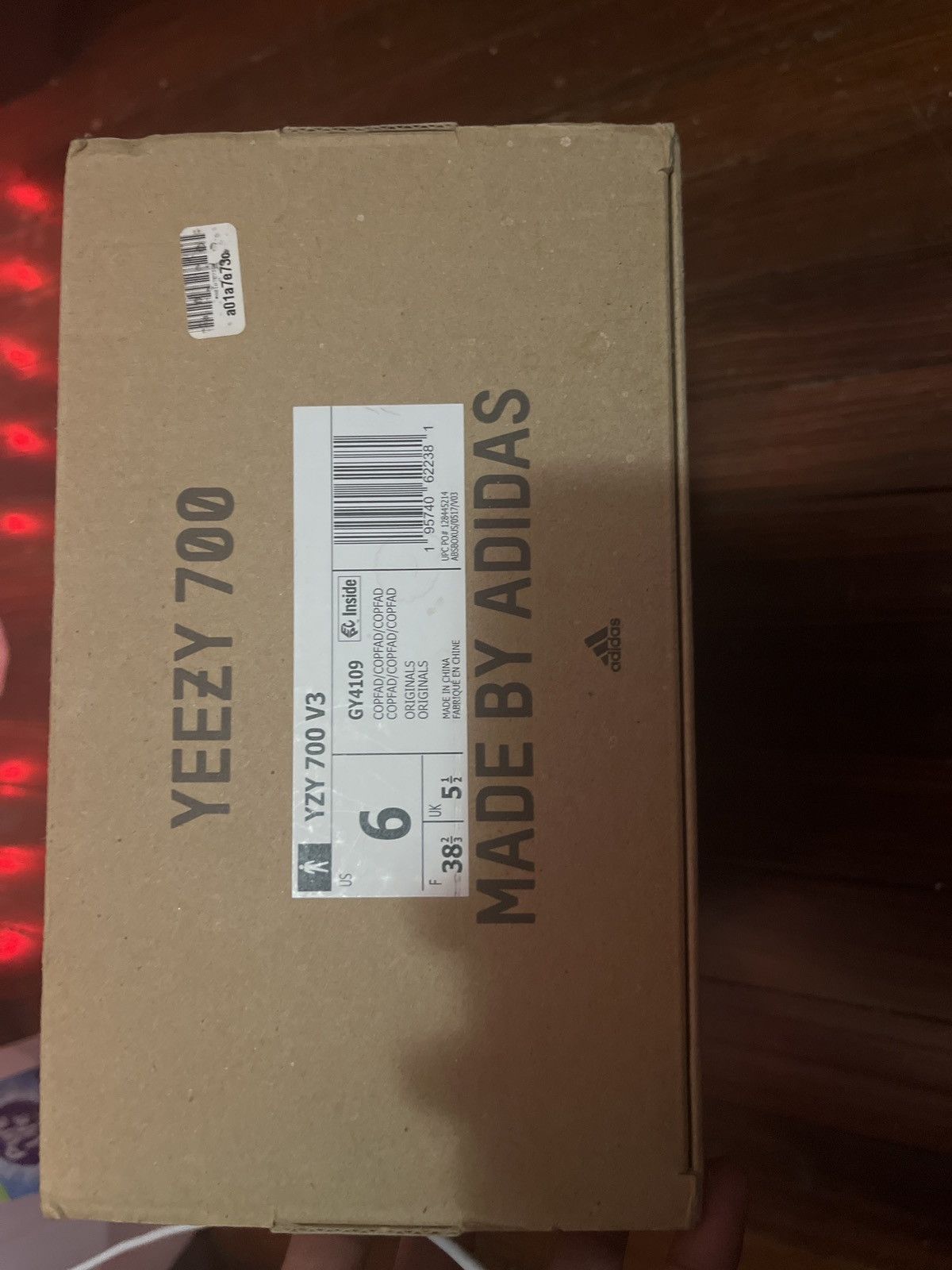 Adidas Yeezy 700 V3 copper fade Size US 6 / IT 36 - 7 Thumbnail