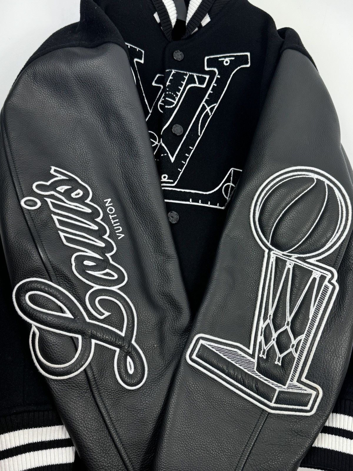 Louis Vuitton LOGO EMBOSSED VARSITY JACKET Size US XXL / EU 58 / 5 - 3 Thumbnail