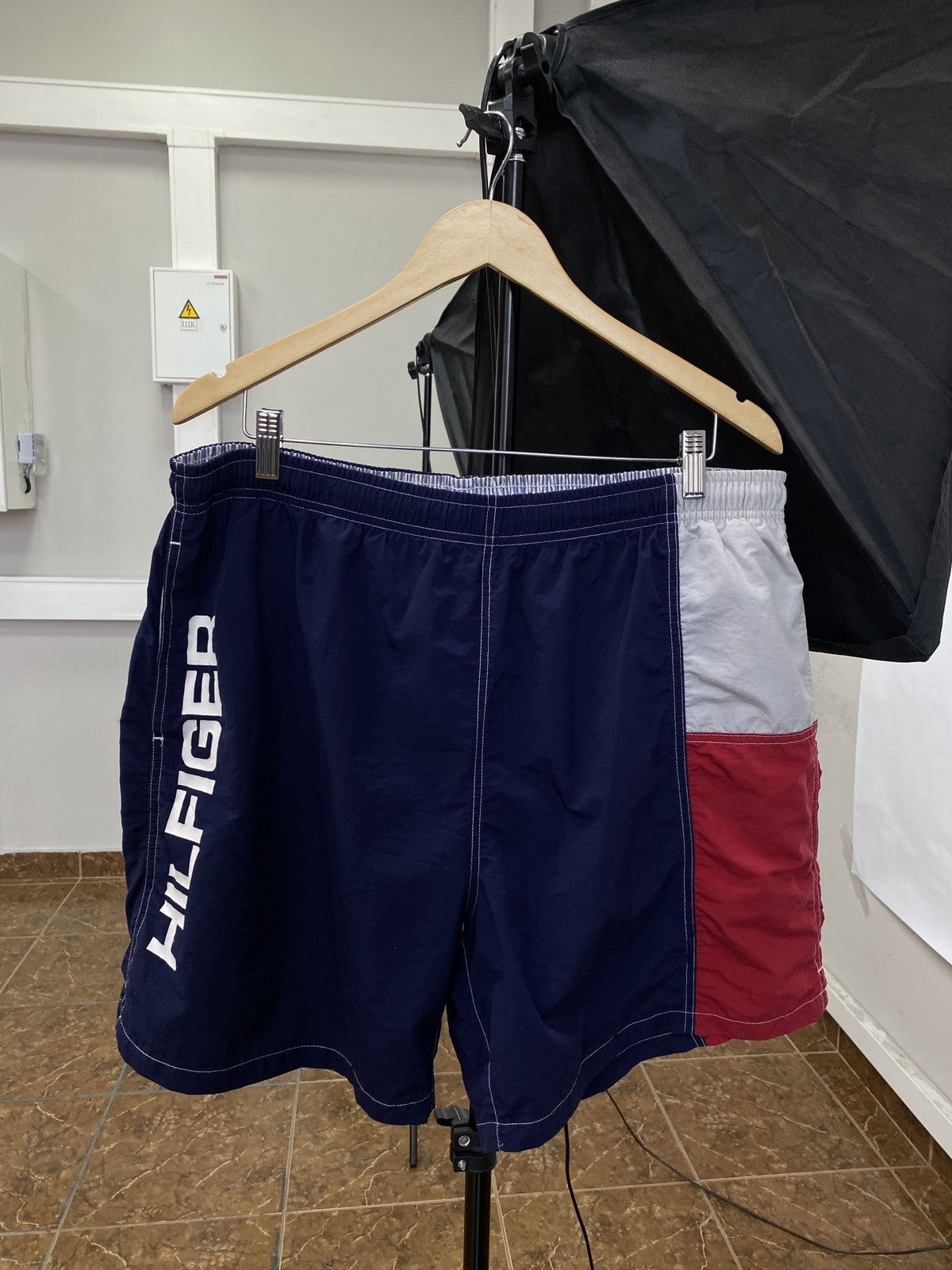 Tommy Hilfiger Vintage 90s Tommy Hilfiger Nylon shorts casual streetwear Size US 34 / EU 50 - 1 Thumbnail