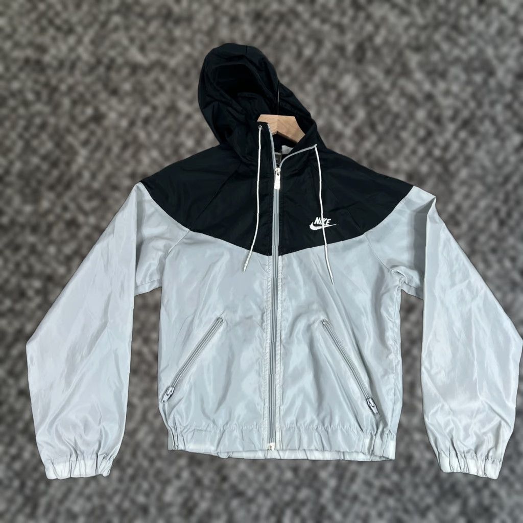 Nike VTG Nike Black Colorblock Jacket Windbreaker Mens S Hooded 90s Logo Zip Nylon Mid-Length Lightweight Casual Streetwear Size US S / EU 44-46 / 1 - 1 Thumbnail