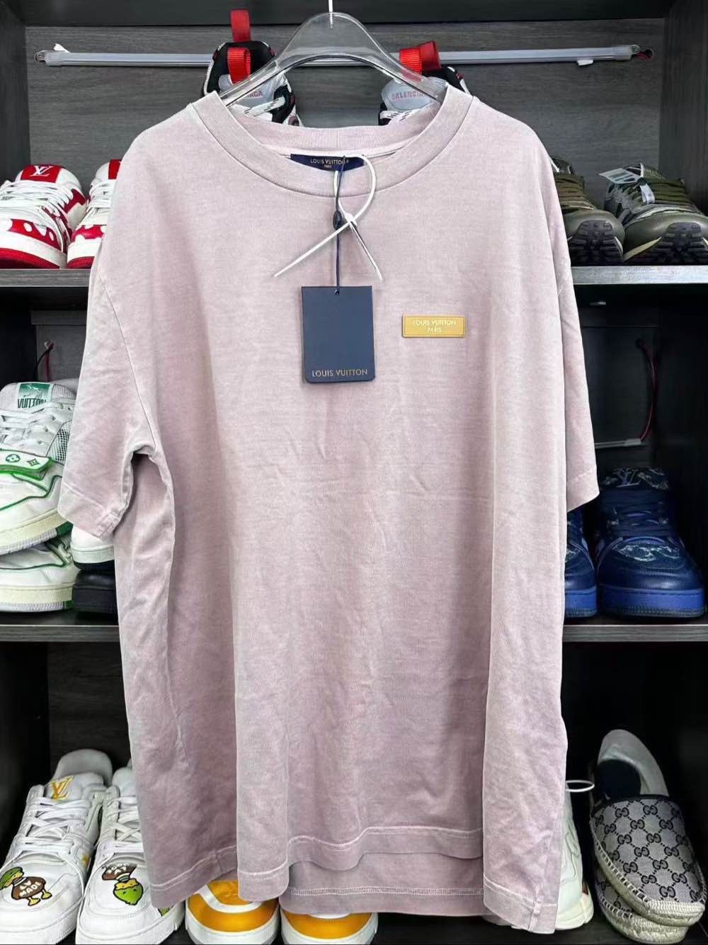 Louis Vuitton Louis Vuitton Embroidered Logo Patch T-Shirt Size XL Size US XL / EU 56 / 4 - 1 Thumbnail