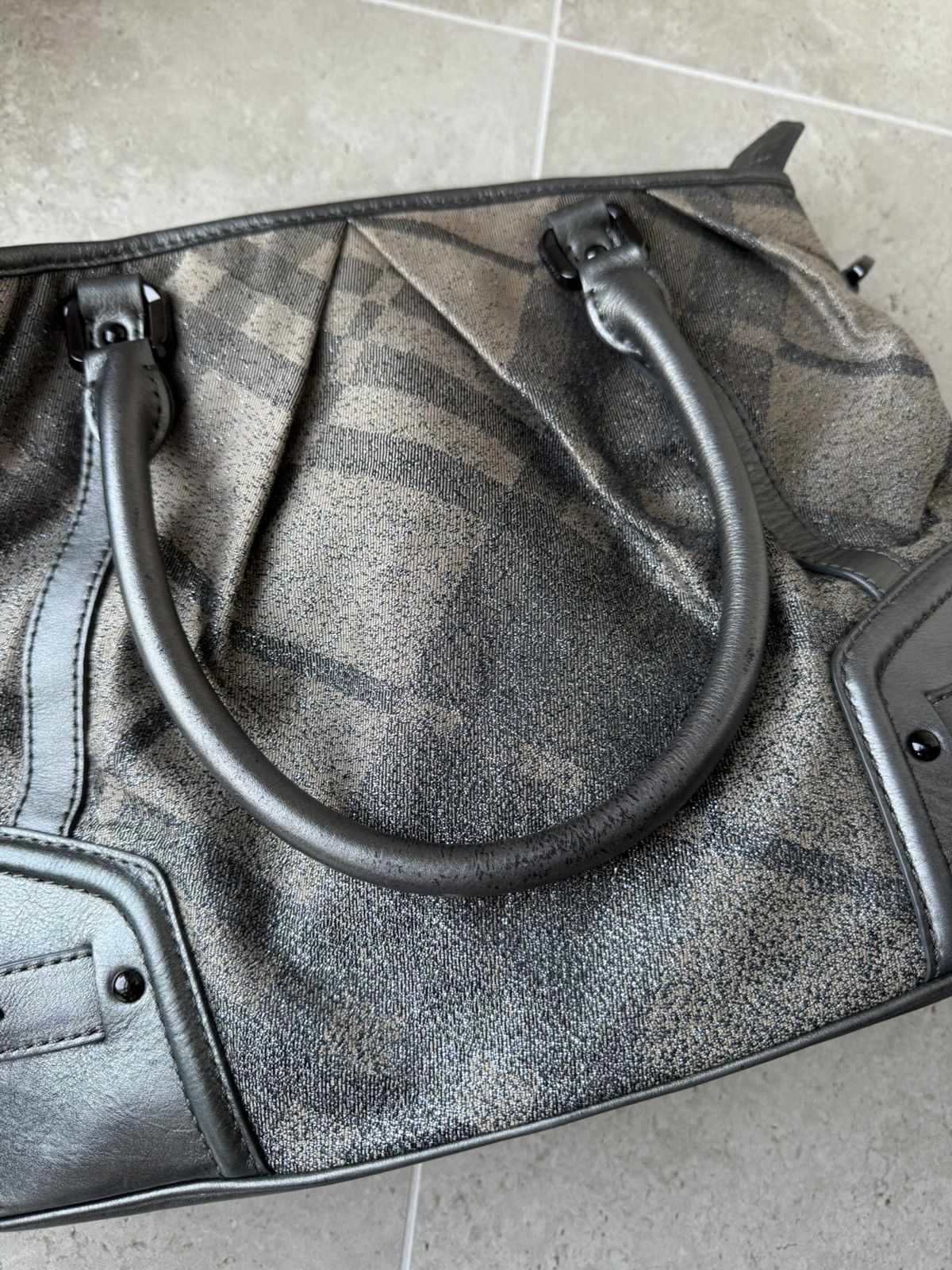 Burberry Burberry Pewter Shimmer Check Tote Should Bag Size ONE SIZE - 9 Thumbnail