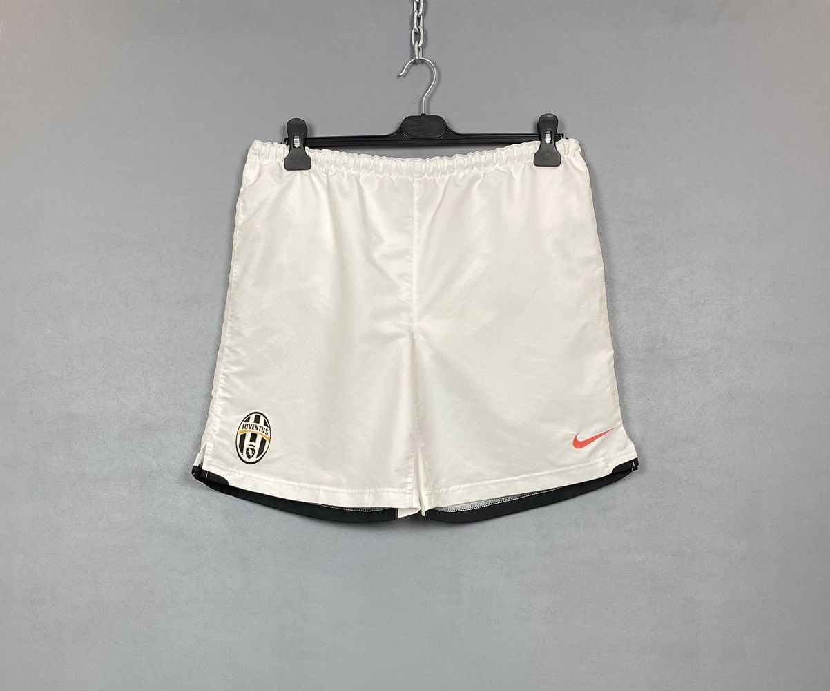 Other Nike 2000’s Juventus Football Soccer Shorts Size S White Top Size US 28 / EU 44 - 1 Thumbnail