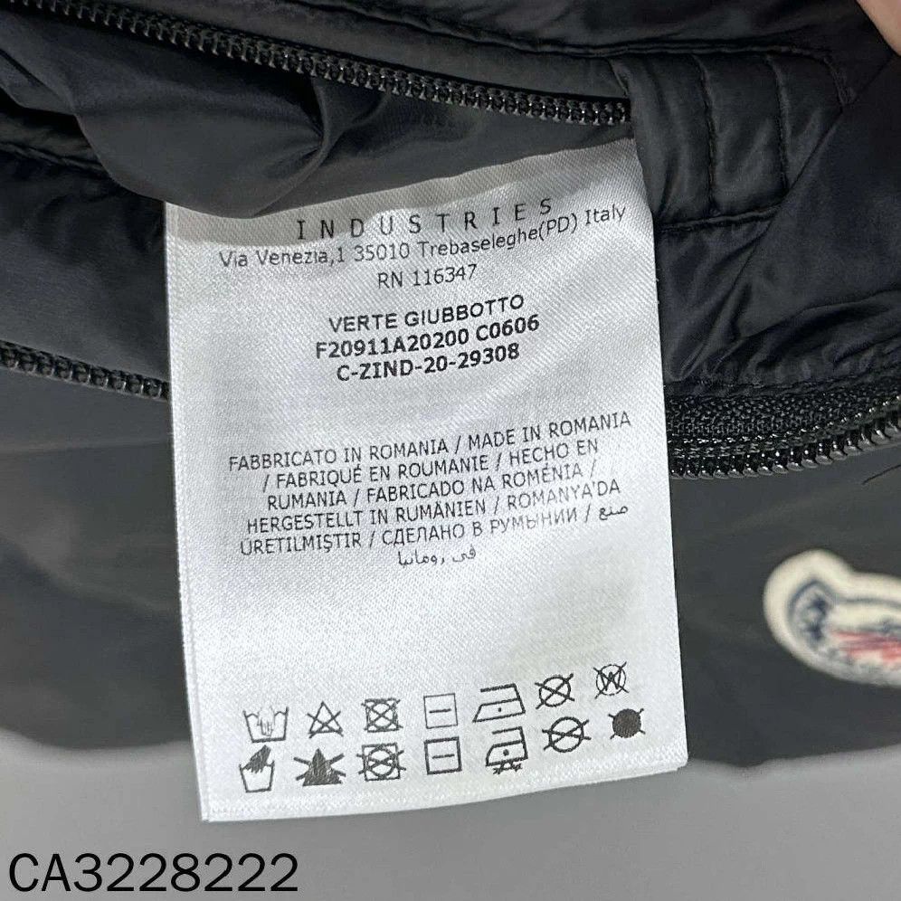 Moncler Moncler oversized matte arm logo down jacket no hood size 6 Size XL / US 12-14 / IT 48-50 - 6 Thumbnail