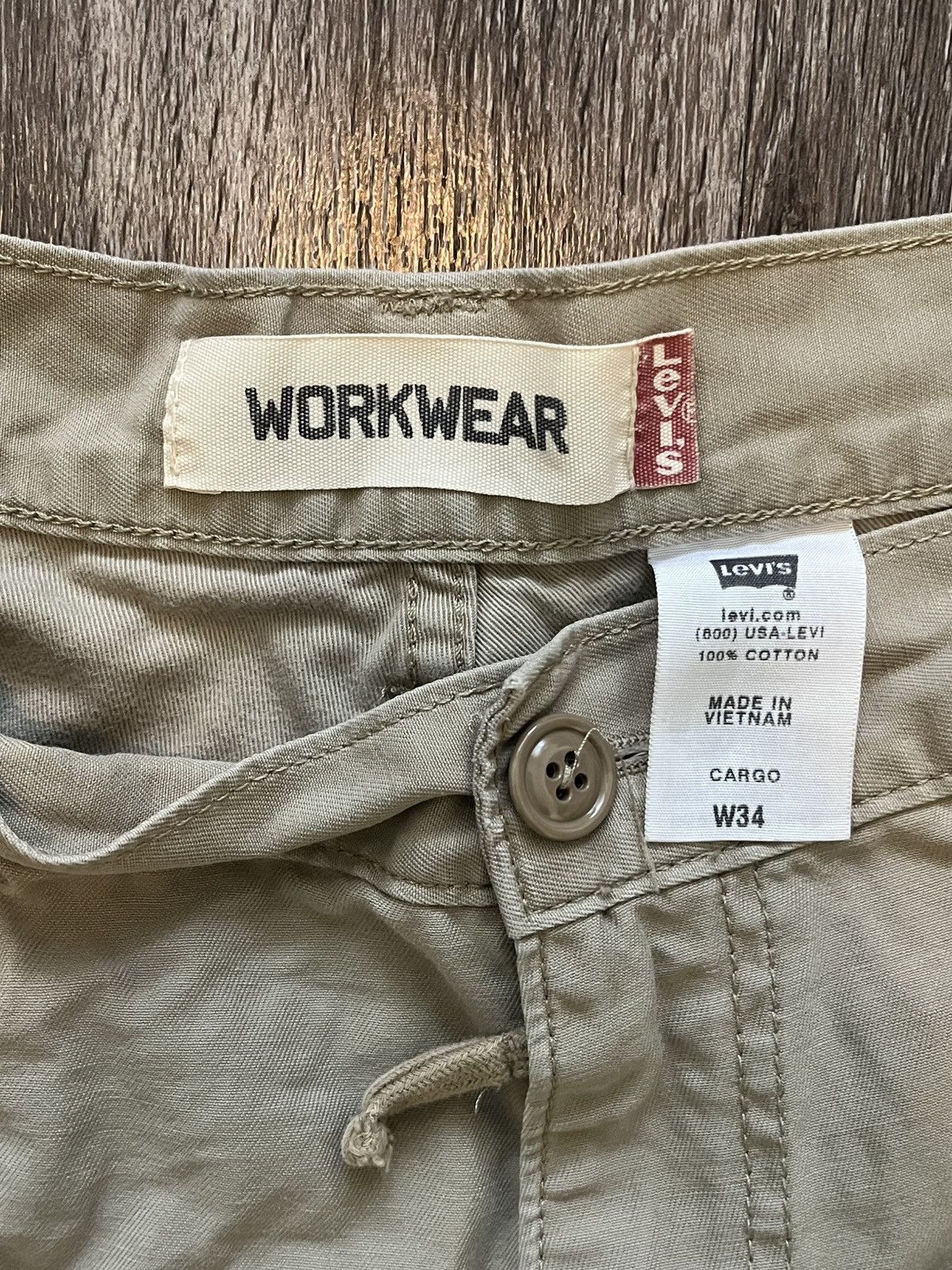 Levi's Tan vintage Levi’s workwear baggy cargo shorts Size 34W Size US 34 / EU 50 - 2 Thumbnail