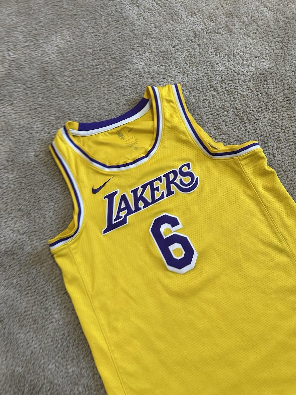 Nike NIKE LEBRON JAMES # 6 LAKERS NBA SWINGMAN JERSEY 40 S Size US S / EU 44-46 / 1 - 3 Thumbnail