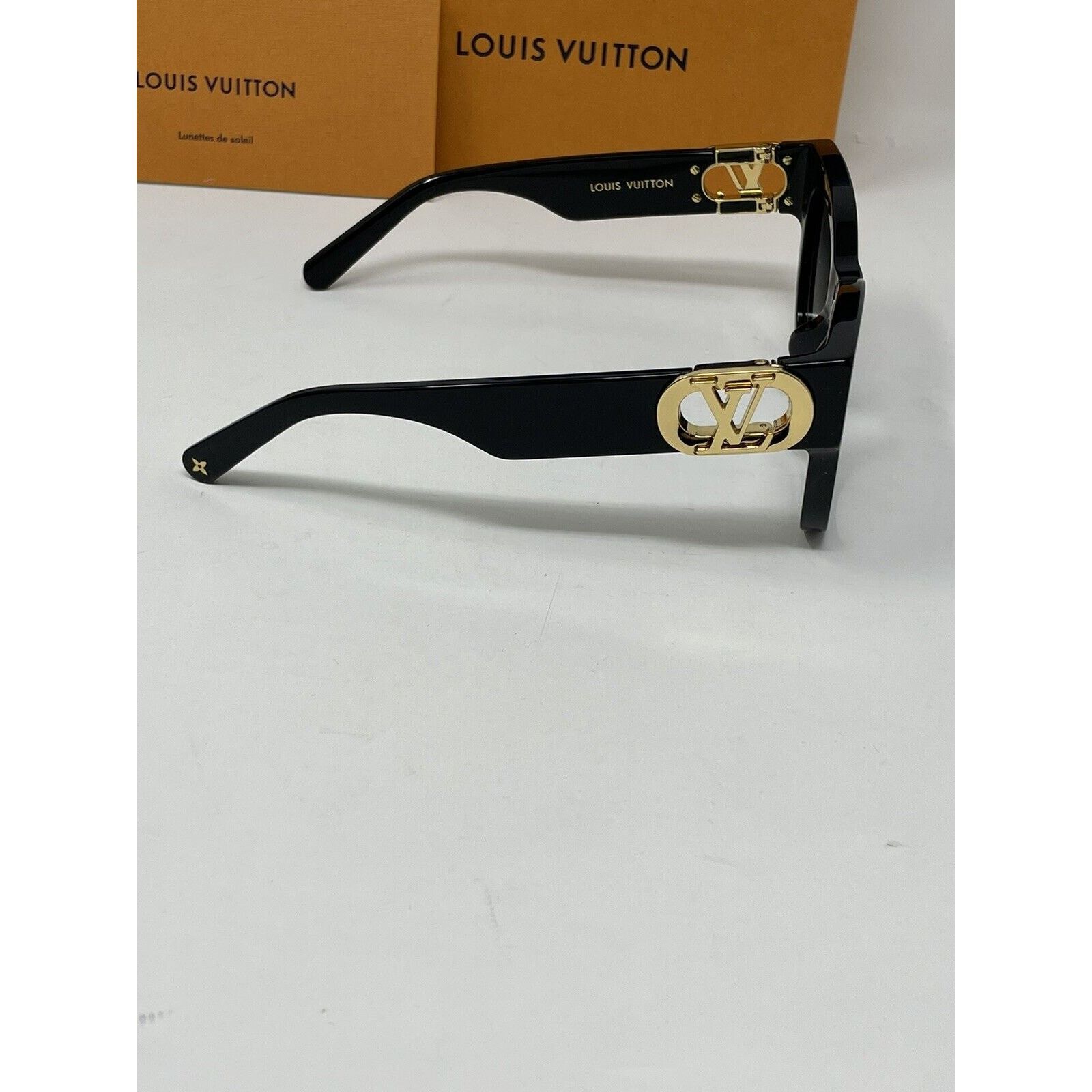 Louis Vuitton Louis Vuitton Link PM Cat Eye East Sunglasses Size ONE SIZE - 12 Thumbnail
