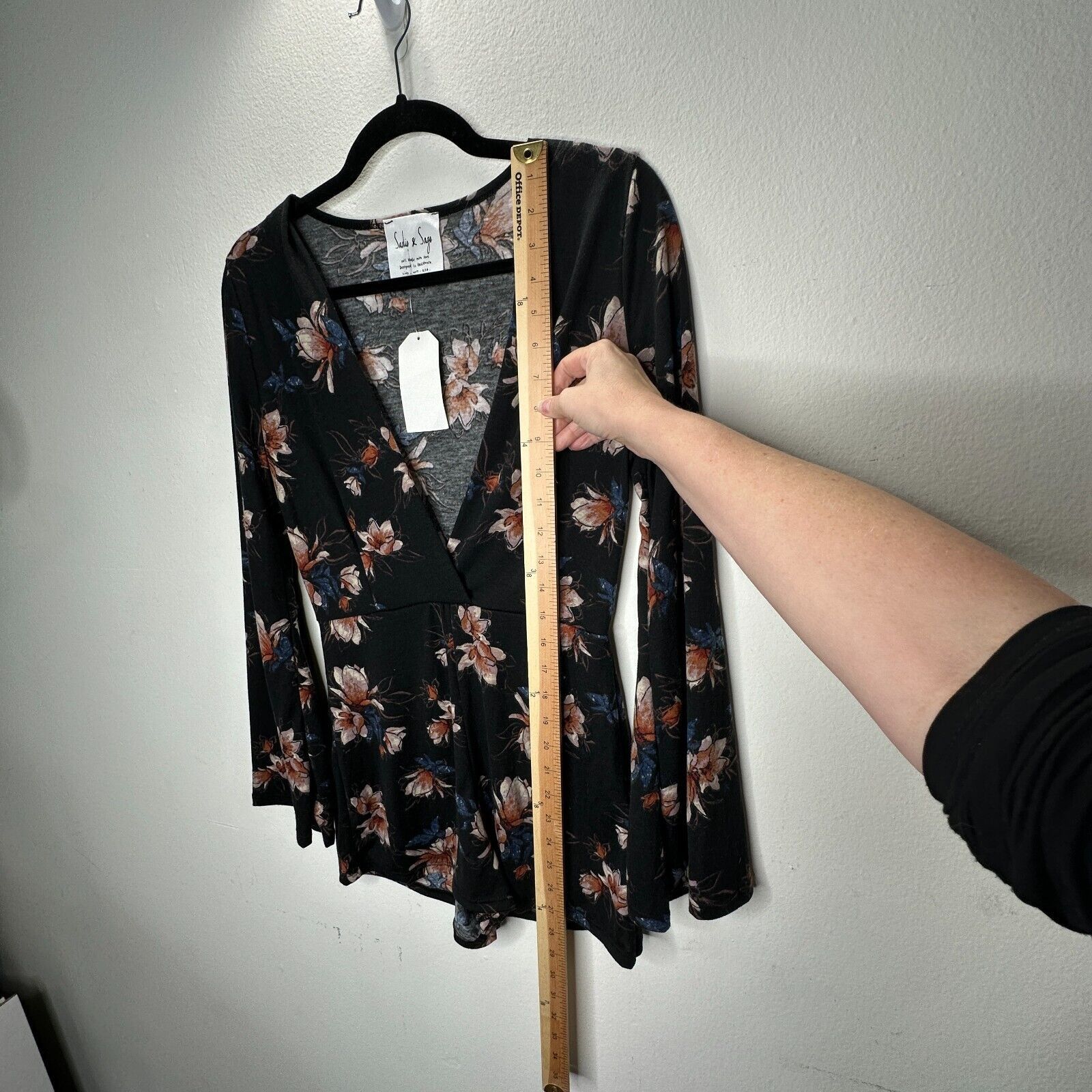 Other NWT Sadie & Sage Black Floral Long Sleeve Deep-V Romper S Size 26" / US 2 / IT 38 - 12 Thumbnail