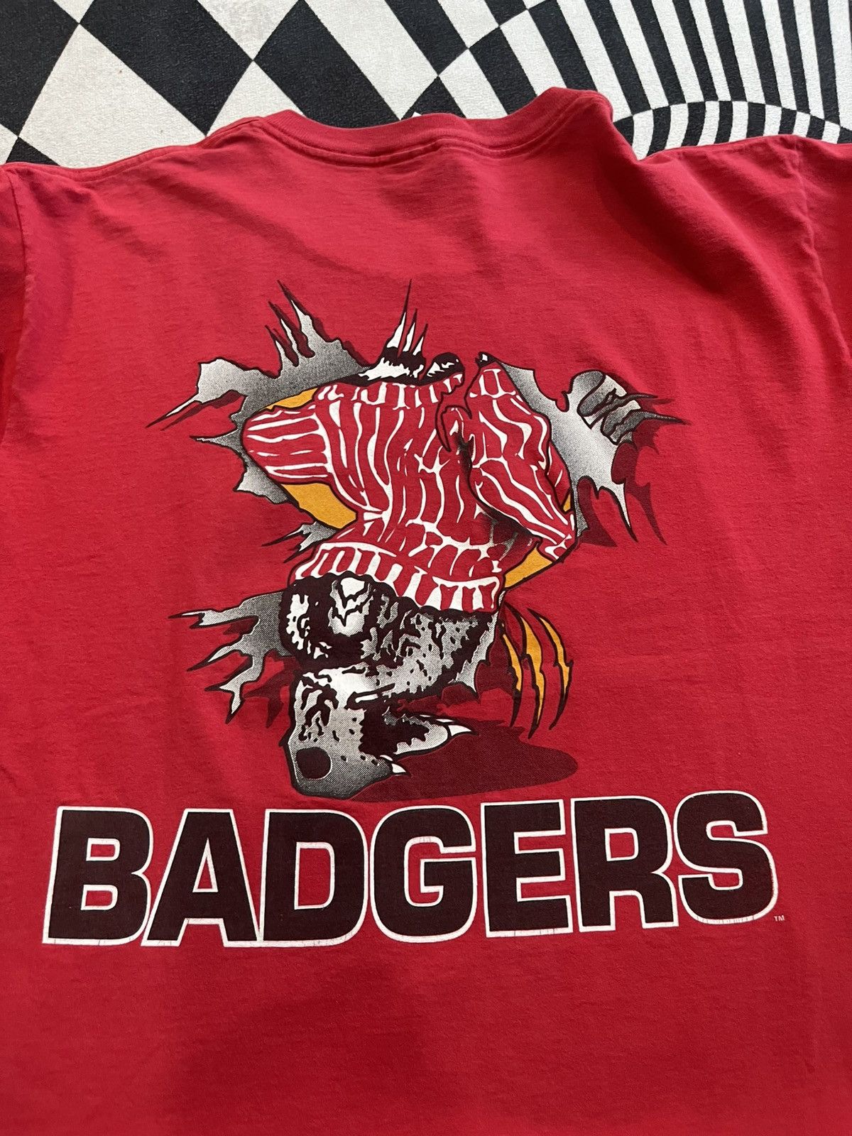 Vintage 🔥 Vintage 90s University of Wisconsin Badgers T-Shirt L Size US L / EU 52-54 / 3 - 7 Thumbnail