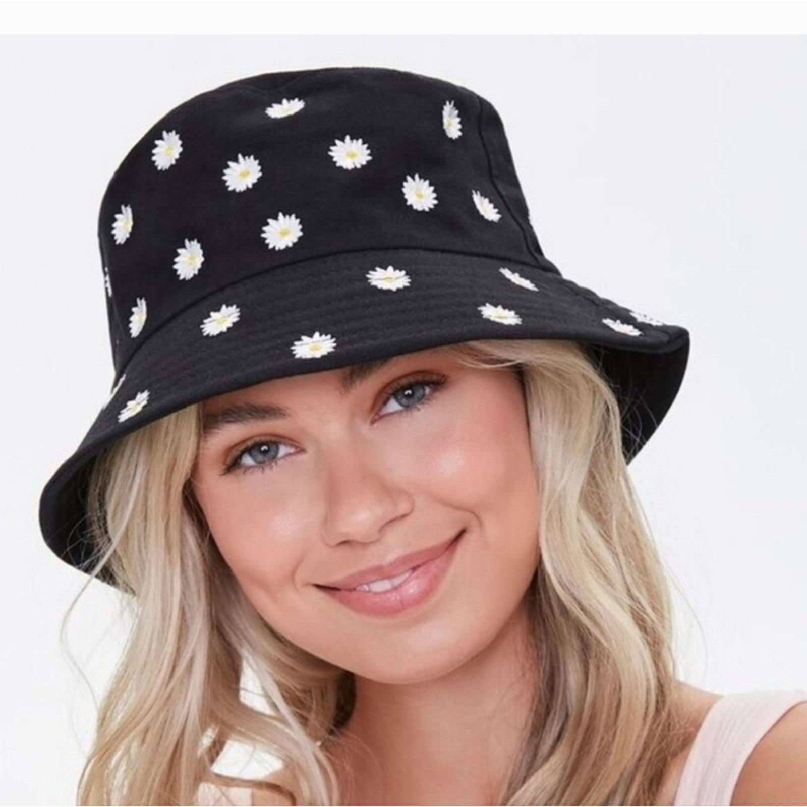 Alice + Olivia NWT Alice & Olivia Daisy Bucket Hat Reversible Fabric Size ONE SIZE - 12 Thumbnail