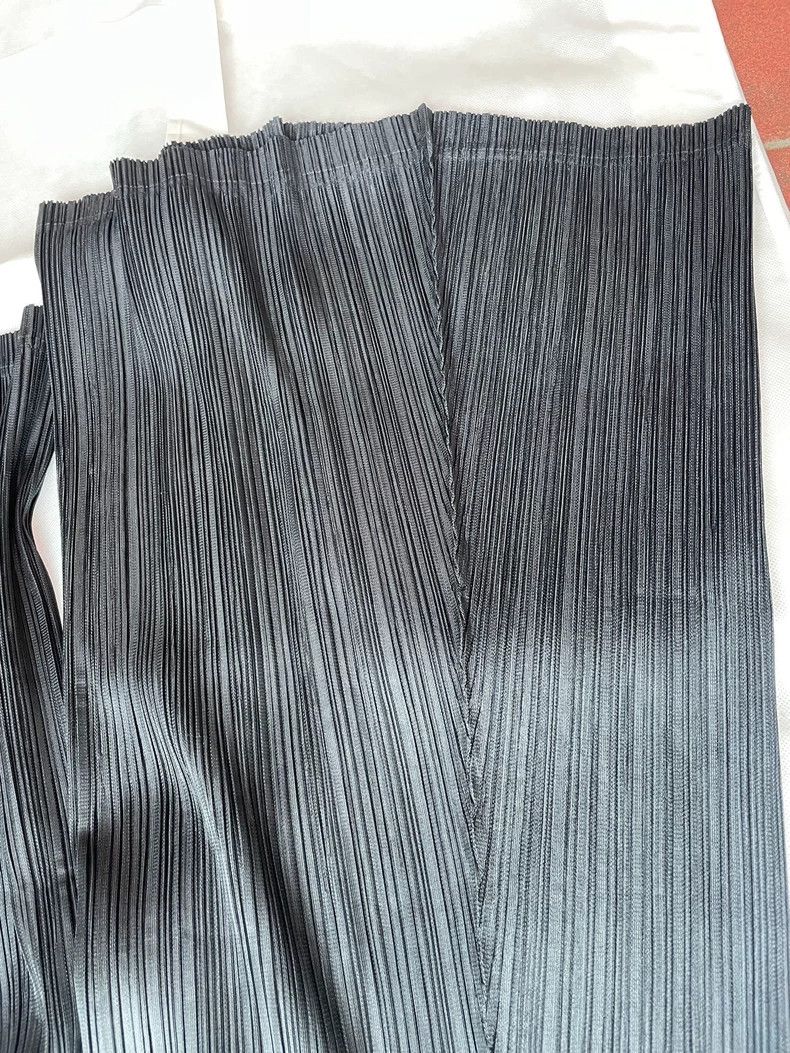 Issey Miyake Issey Miyake size:1 Black petal high-waisted pleated trous Size 23" - 4 Thumbnail
