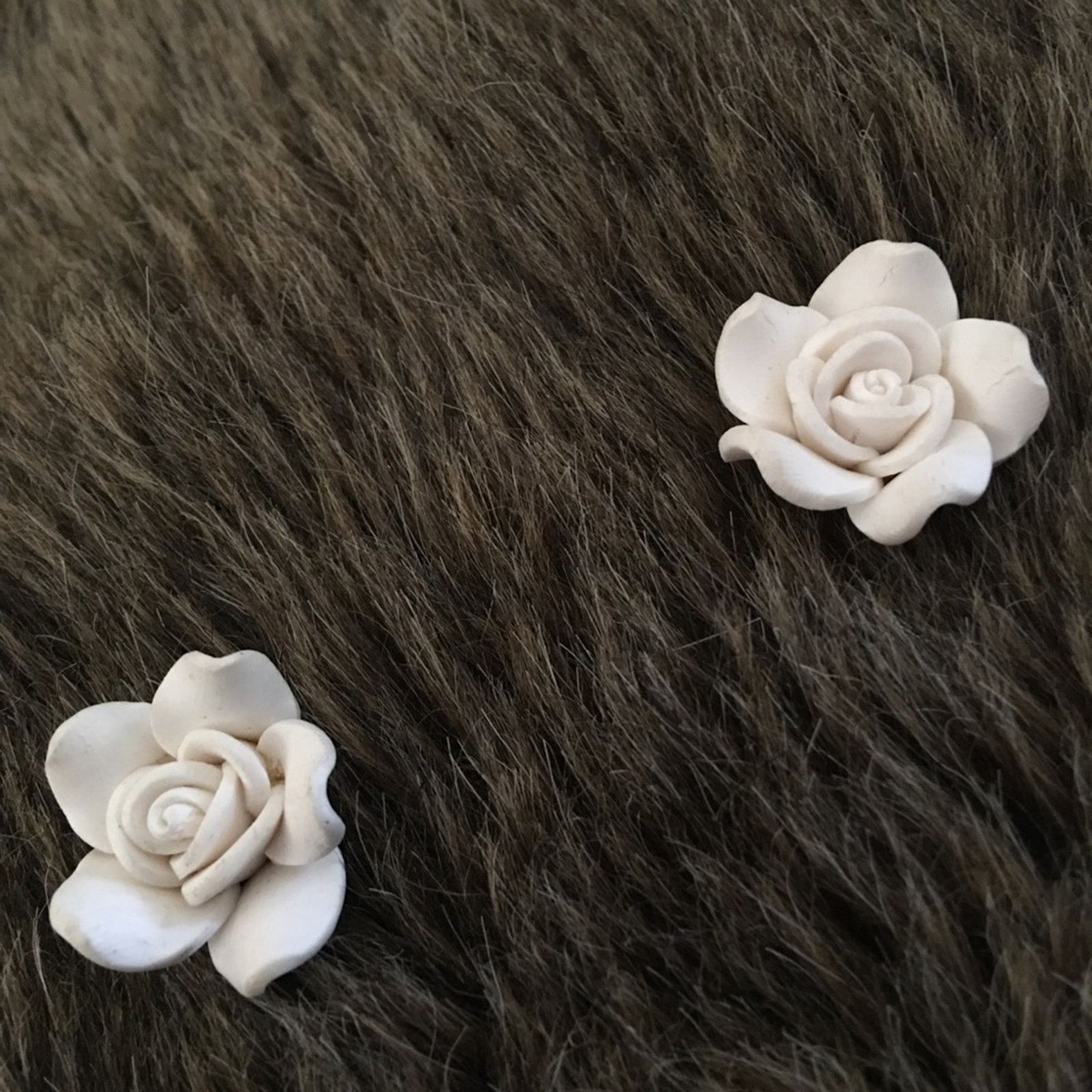 Vintage Vintage rubber white rose pierced earrings Size ONE SIZE - 3 Thumbnail