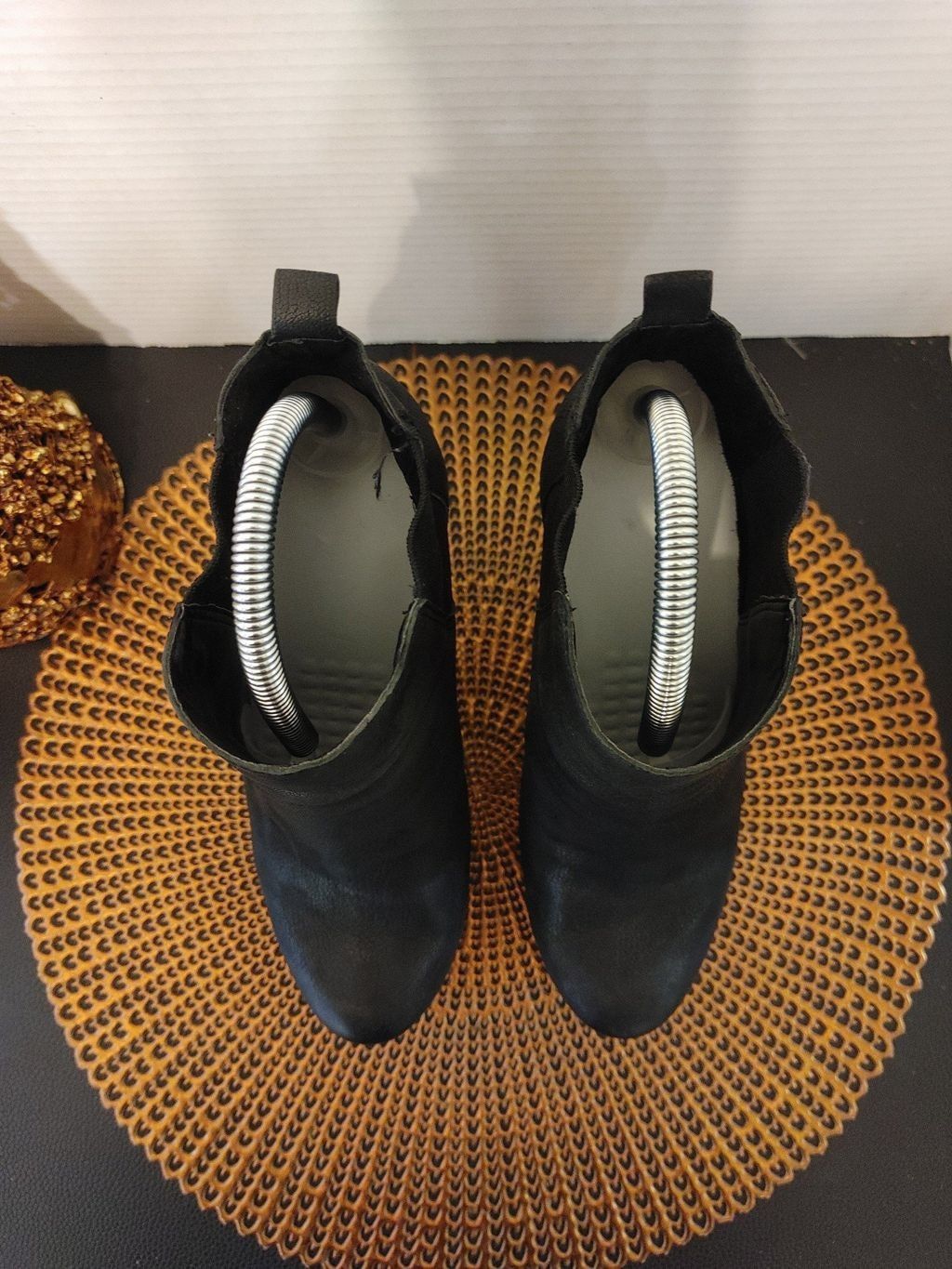 Vince Camuto Vince Camuto Baileys Chelsea Booties Size 9M Size US 9 / IT 39 - 2 Thumbnail
