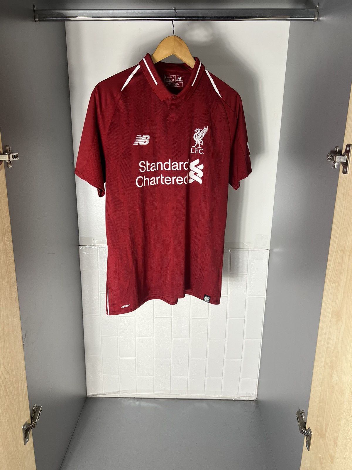 New Balance VINTAGE NEW BALANCE FC LIVERPOOL ENGLAND SOCCER JERSEY RETRO Size US L / EU 52-54 / 3 - 4 Thumbnail