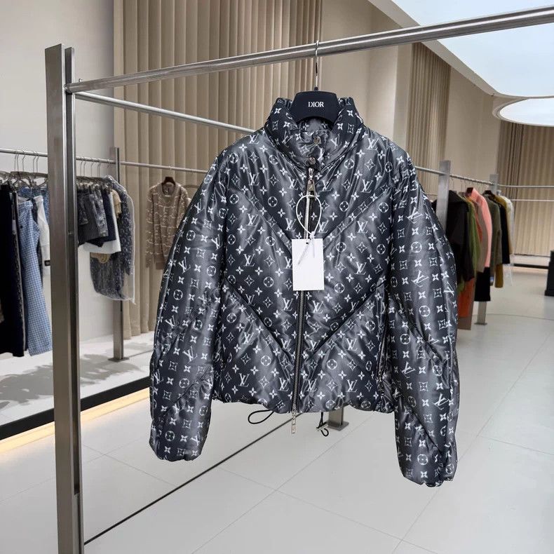 Louis Vuitton Louis Vuitton Silver Grey Full Print Down Jacket Size XS / US 0-2 / IT 36-38 - 1 Thumbnail