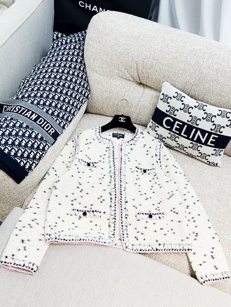 Chanel Chanel 21A Castle Series White Cream Spotted Two Pockets P Size S / US 4 / IT 40 - 1 Thumbnail