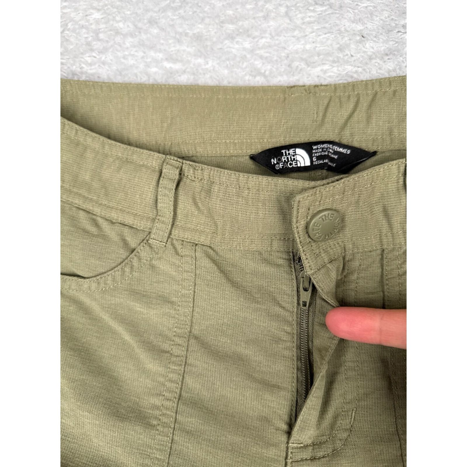 The North Face The North Face Womens Cargo Shorts Nylon Green 6 Regular 30 Inseam 10in Pockets Hiking Outdoor Size 28" / US 6 / IT 42 - 6 Thumbnail