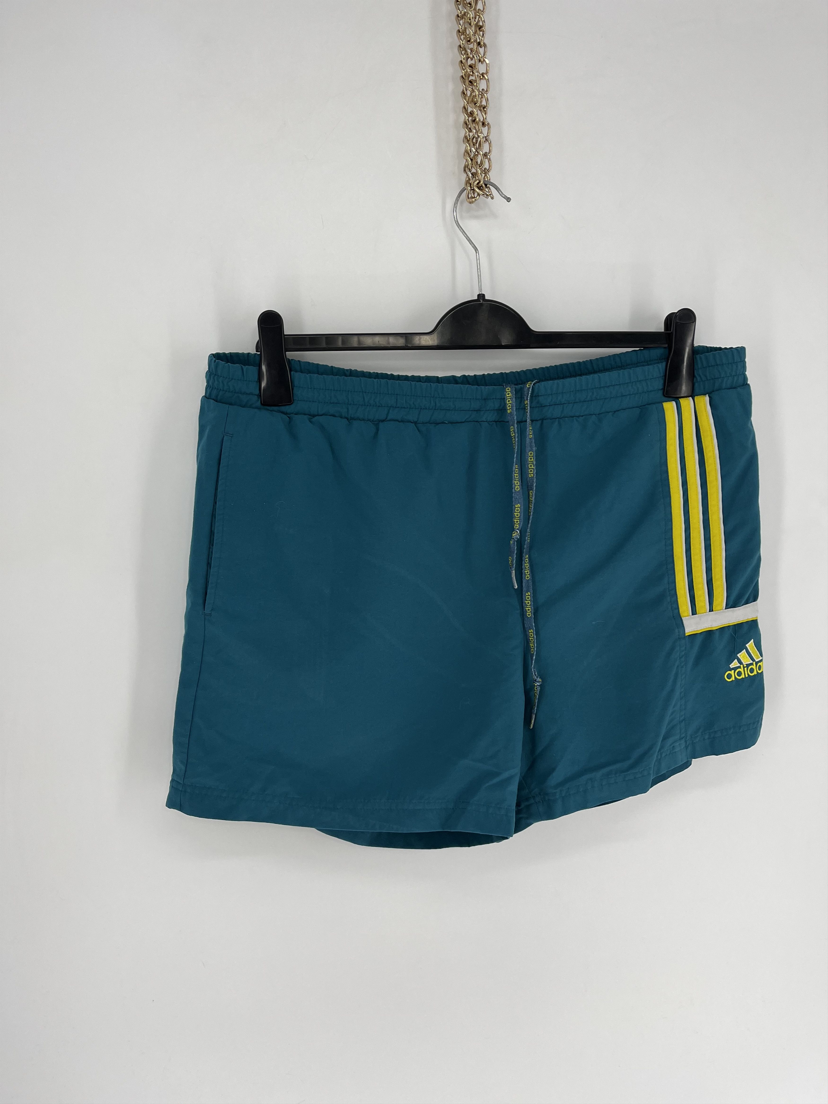 Adidas Vintage 90s Adidas Stripes Shorts Streetwear Fashion Size US 36 / EU 52 - 2 Thumbnail