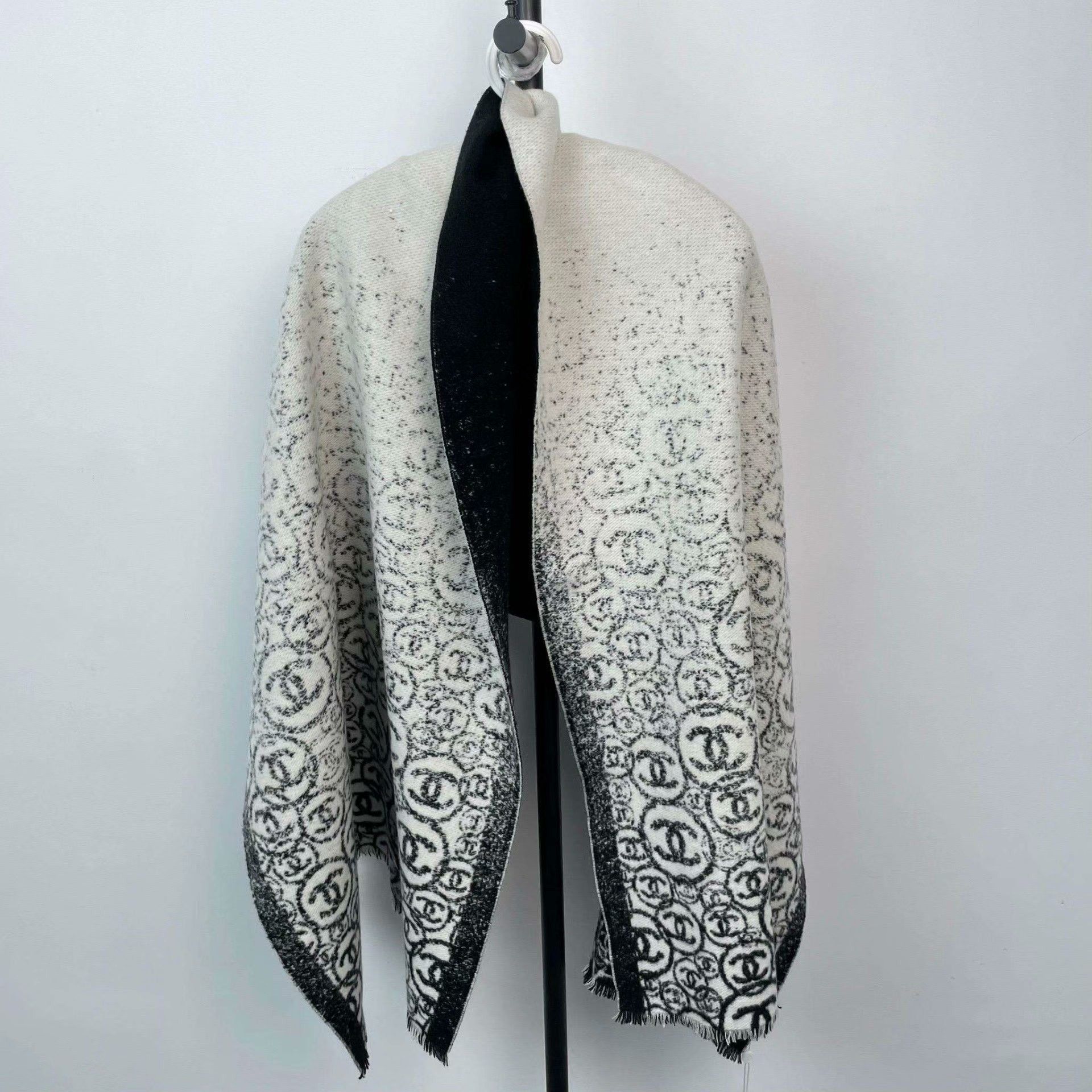 Chanel Chanel Black Scarf XS Men Size ONE SIZE - 1 Thumbnail