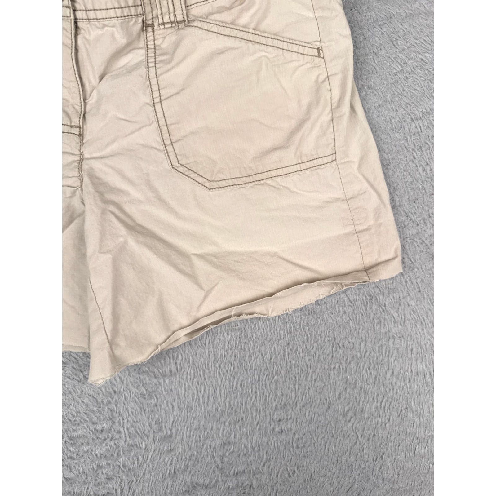 Tommy Hilfiger Tommy Hilfiger Shorts Women's Regular Beige 30x6 Pocket Chino Cutoff Low Rise 6 in 4 Brand: Tommy Hilfiger Womens Summer 90s American Sports Style Size 27" / US 4 / IT 40 - 2 Thumbnail