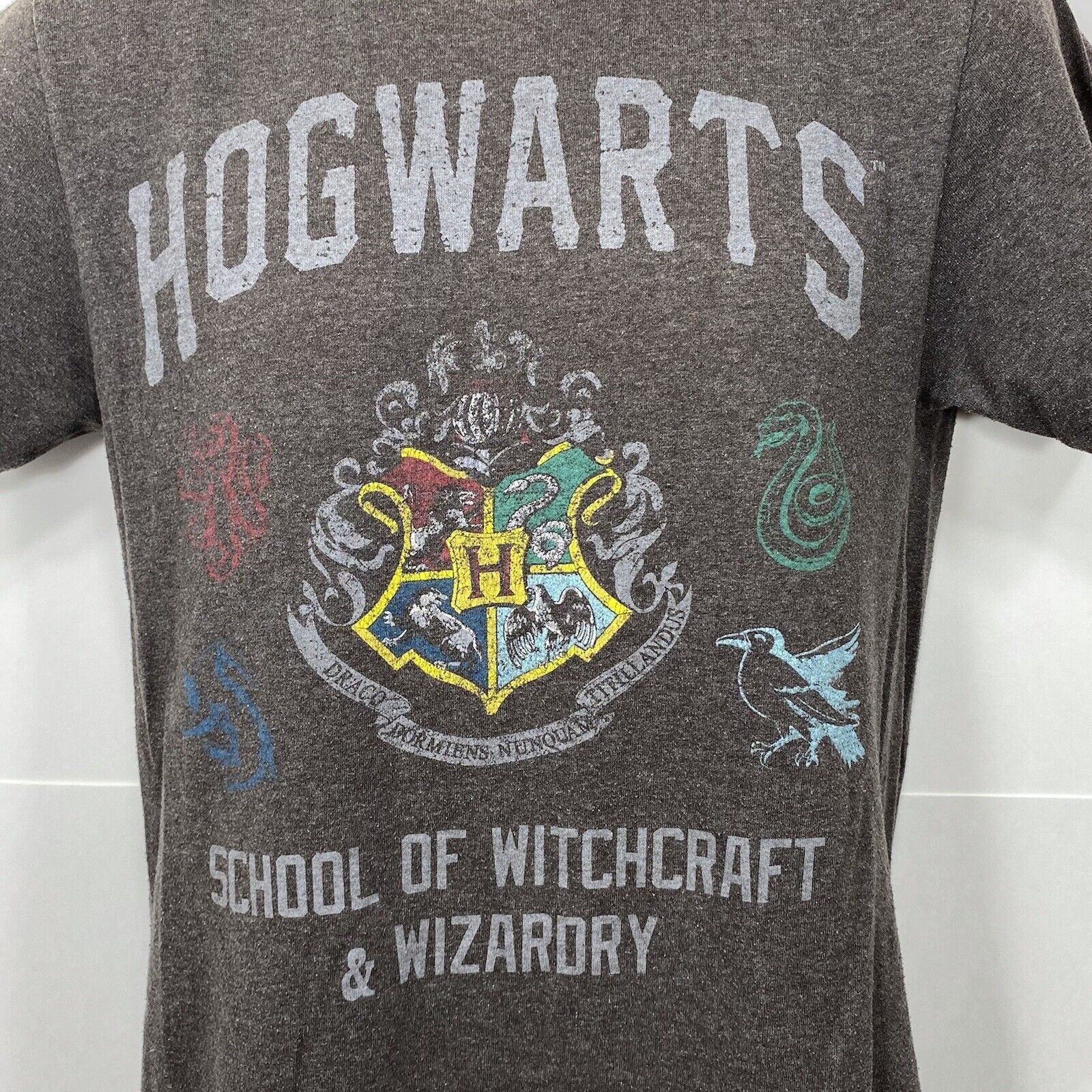 Universal Studios Harry Potter School Of Witchcraft & Wizardry Small T-Shirt Size US S / EU 44-46 / 1 - 4 Thumbnail