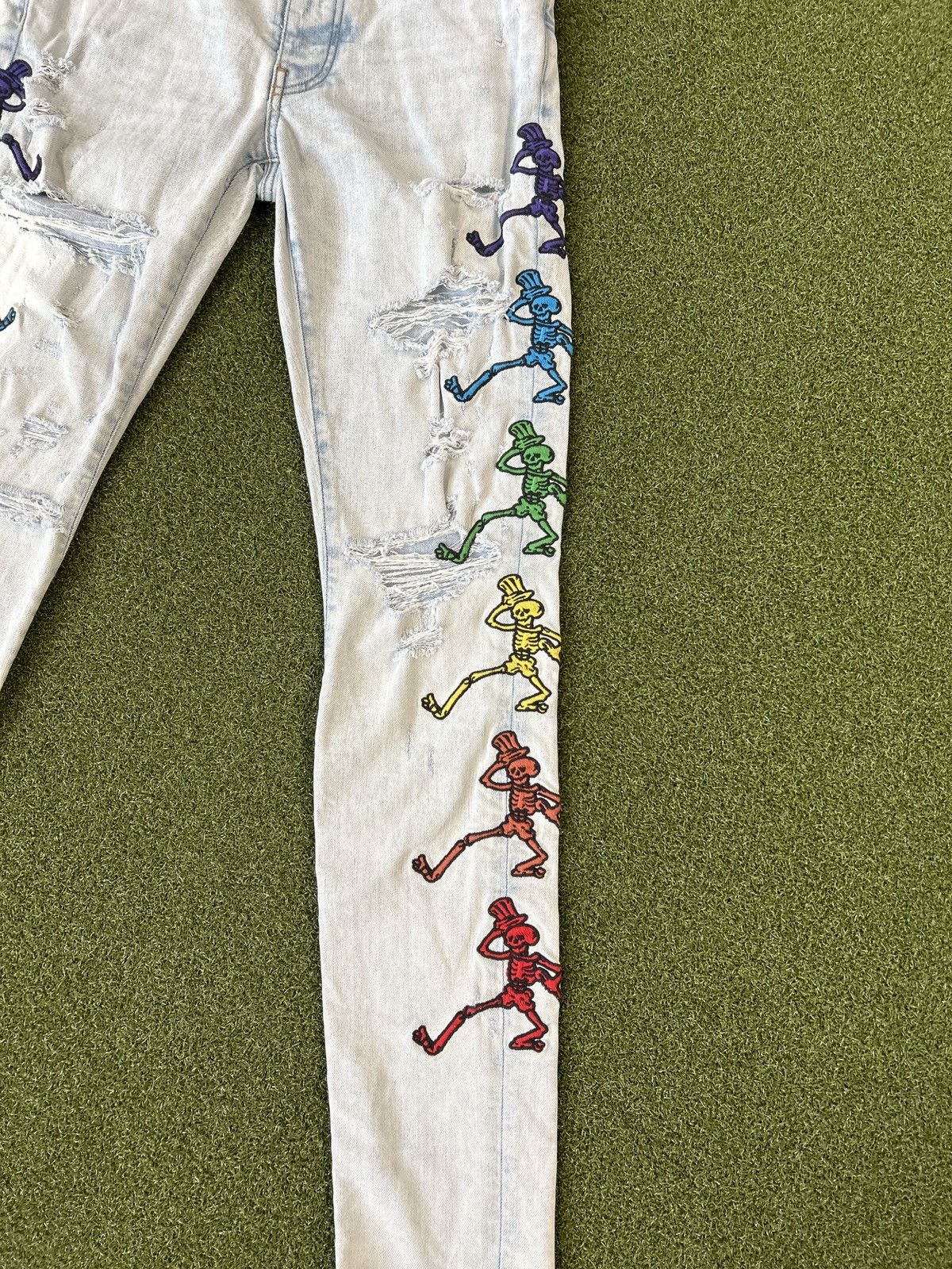 Amiri Amiri Grateful Dead embroidered jeans in vintage sky indigo Size US 29 - 2 Thumbnail