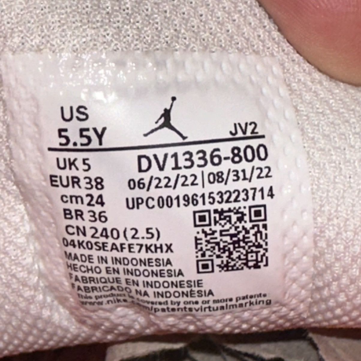 Size 5.5Y (7W) - Nike Air Jordan 1 Mid GS Team Orange White