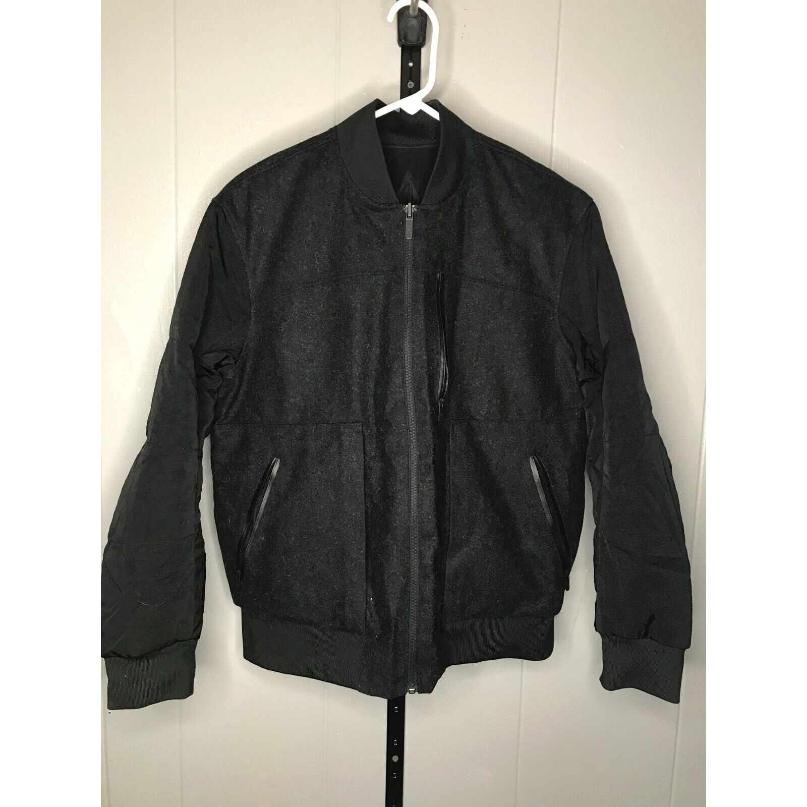 Lululemon Lululemon Roam Far Wool Reversible Down Bomber Jacket Women' Size M / US 6-8 / IT 42-44 - 1 Thumbnail