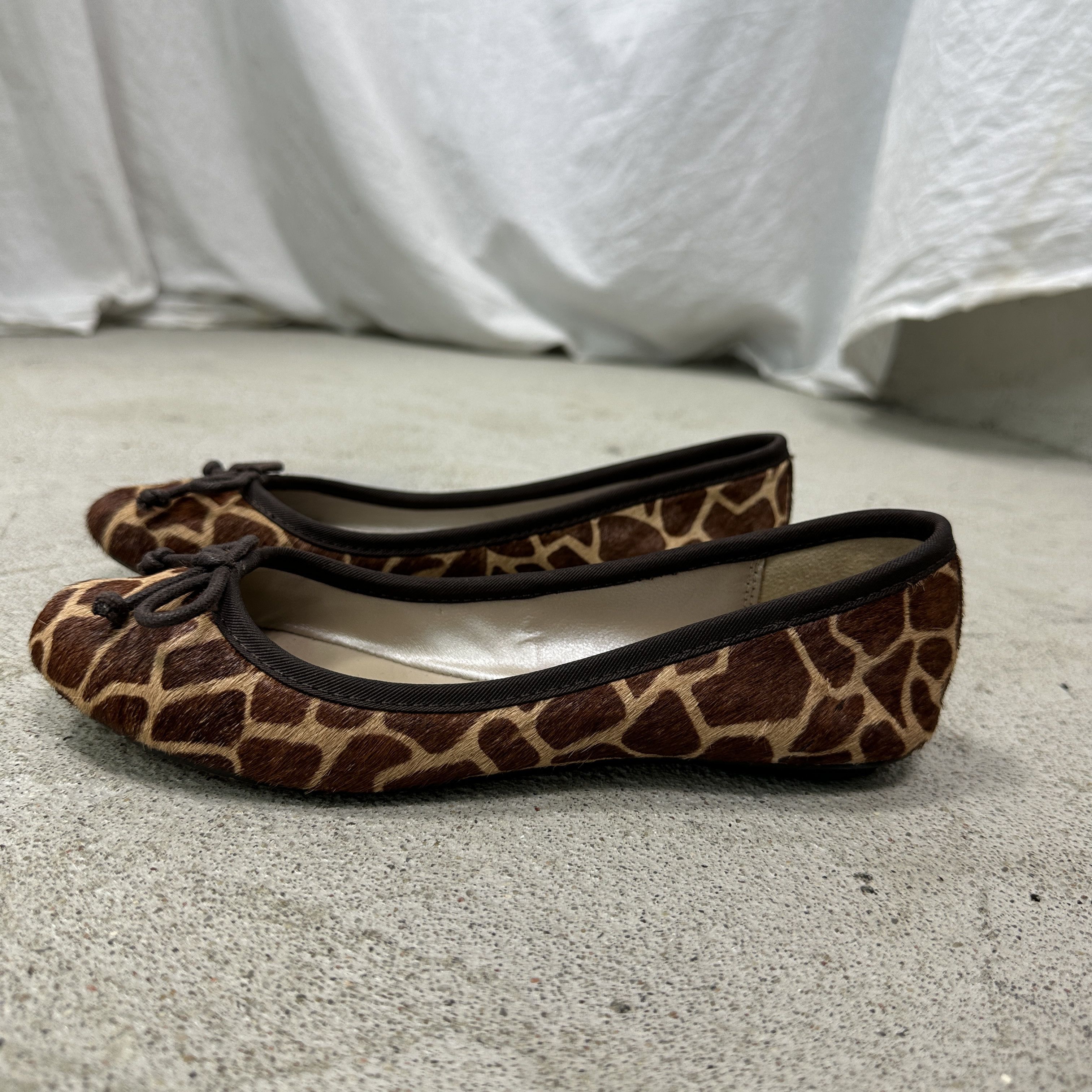 Vintage Vintage Avant Garde Leather Cheetah Pony Hair Ballerinas 00s Size US 6 / IT 36 - 4 Thumbnail
