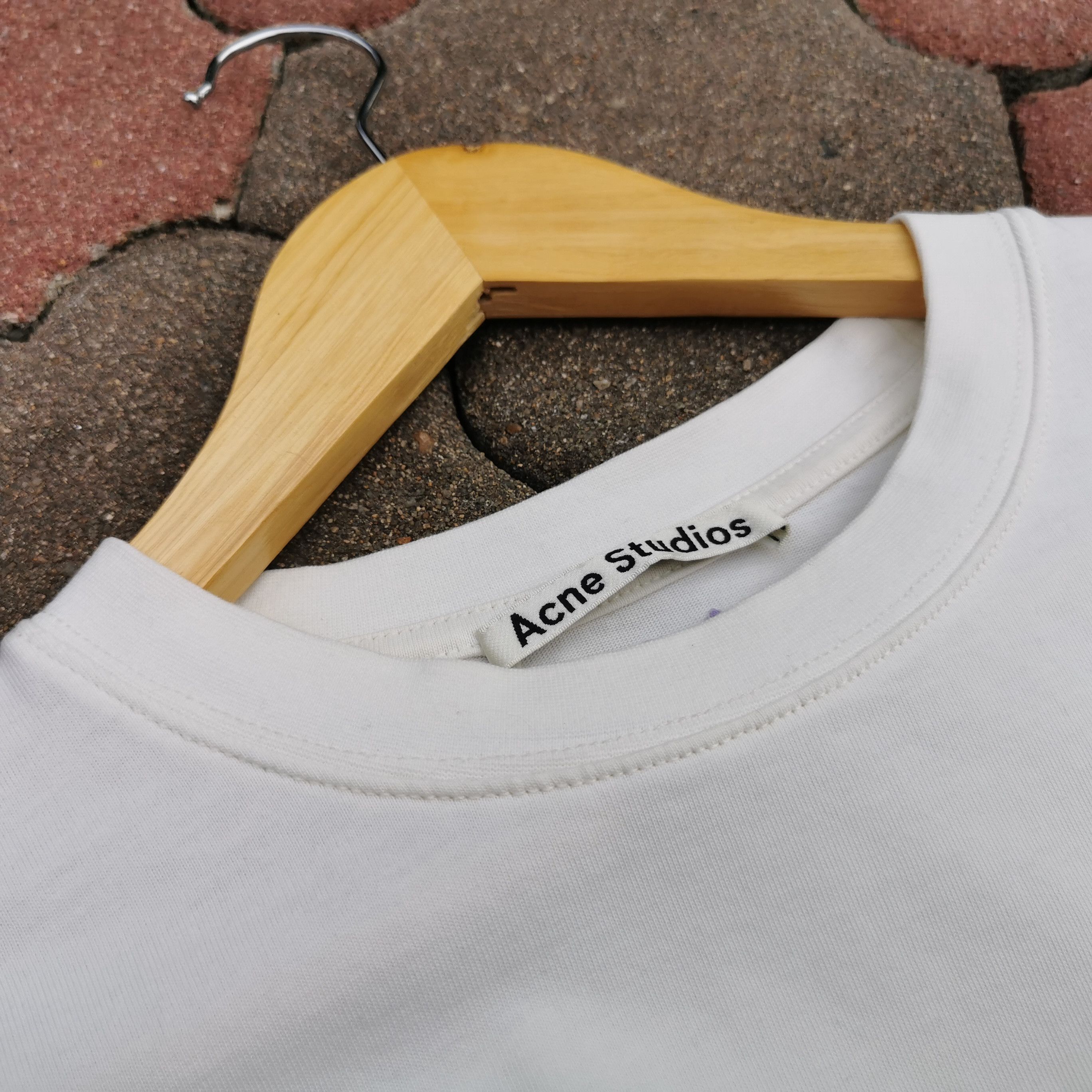 Designer Acne Studios Face Patch Crewneck Boxy Cut T-Shirt Size US S / EU 44-46 / 1 - 7 Thumbnail