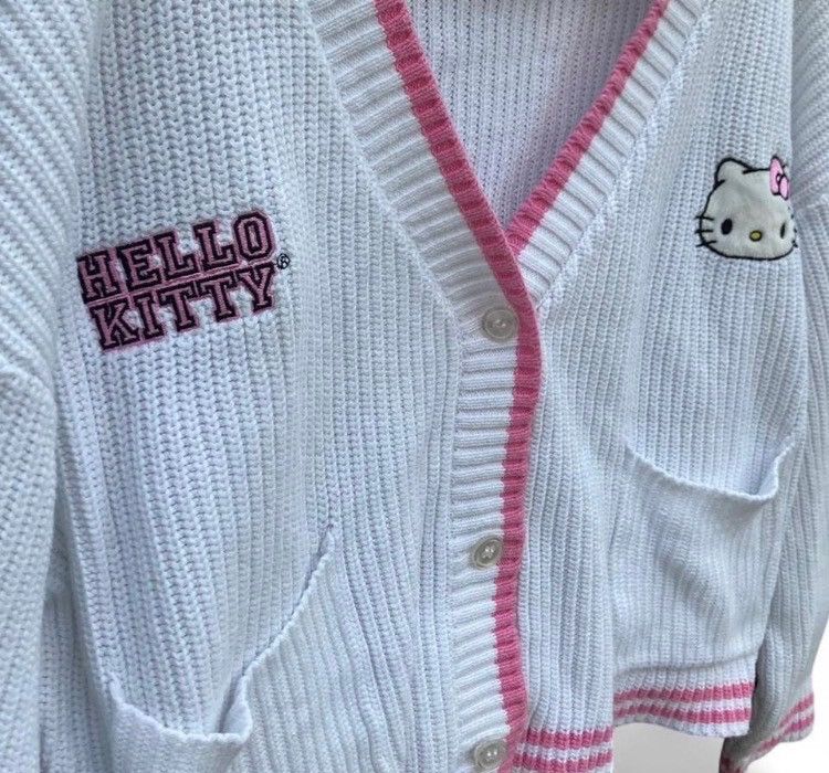 Forever 21 Forever 21 x Sanrio Hello Kitty cardigan in size XL Size XL / US 12-14 / IT 48-50 - 3 Thumbnail