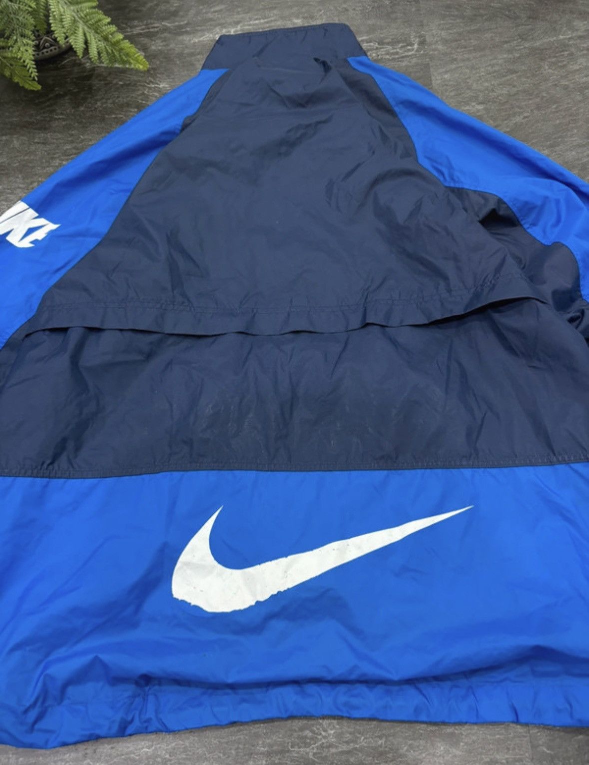 Nike 90s Nike Vintage Nylon Big Swoosh Logo Retro Jacket Rare Size US L / EU 52-54 / 3 - 6 Thumbnail