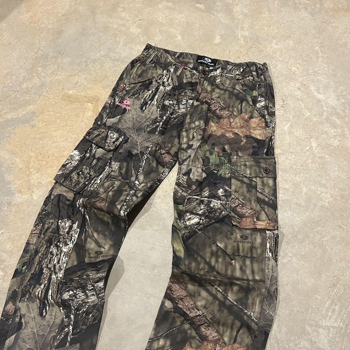 Mossy Oaks × Vintage Crazy Vintage Y2K Mossy Oaks Woodland Camo Baggy Cargo Pants Size US 33 - 2 Thumbnail