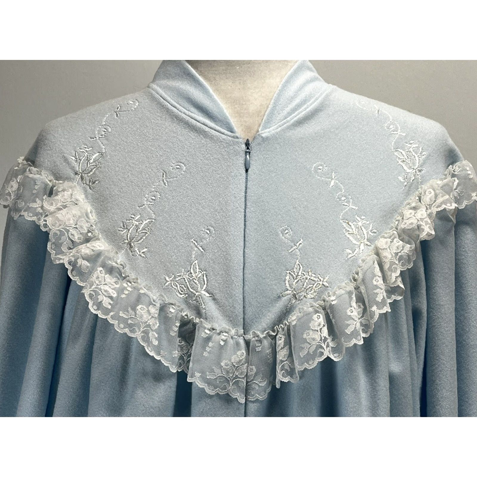 Vintage VINTAGE Gilligan & O'Malley Fleece Robe Nightgown Size M Blue USA Zip Women Size M / US 6-8 / IT 42-44 - 5 Thumbnail