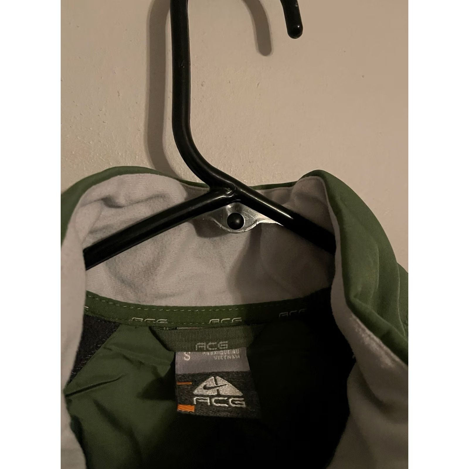 Nike VINTAGE Nike ACG Thinsulate Convertible Zip Off Sleeves Vest Jacket Womens Small Green Jacket Womens Size S / US 4 / IT 40 - 3 Thumbnail