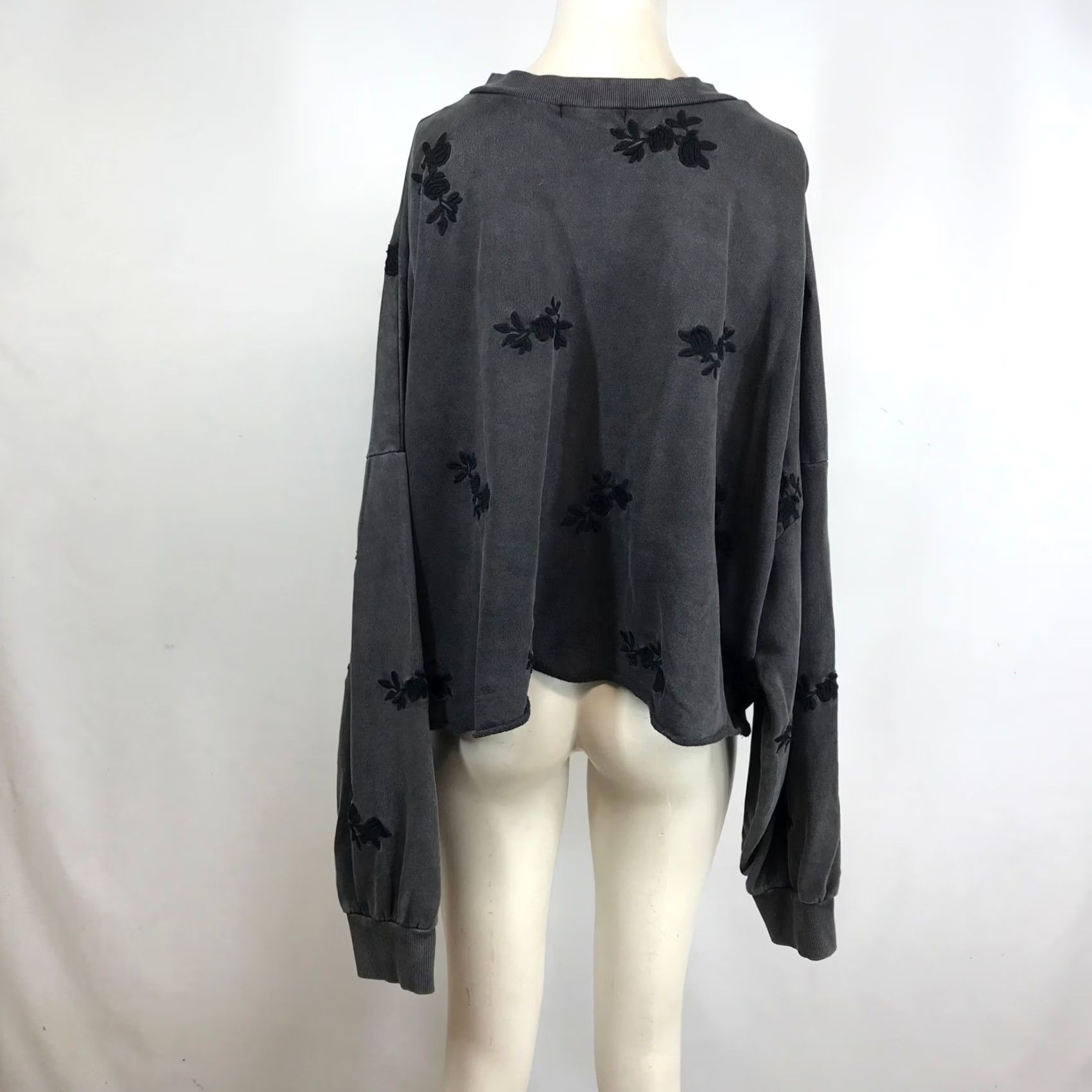 Torrid Torrid Cropped Embroidered Sweatshirt Faded Black 100% Cotton Crew Neck Long Sleeve Plus 3X Relaxed Oversized Size XXL / US 16-18 / IT 52-54 - 5 Thumbnail