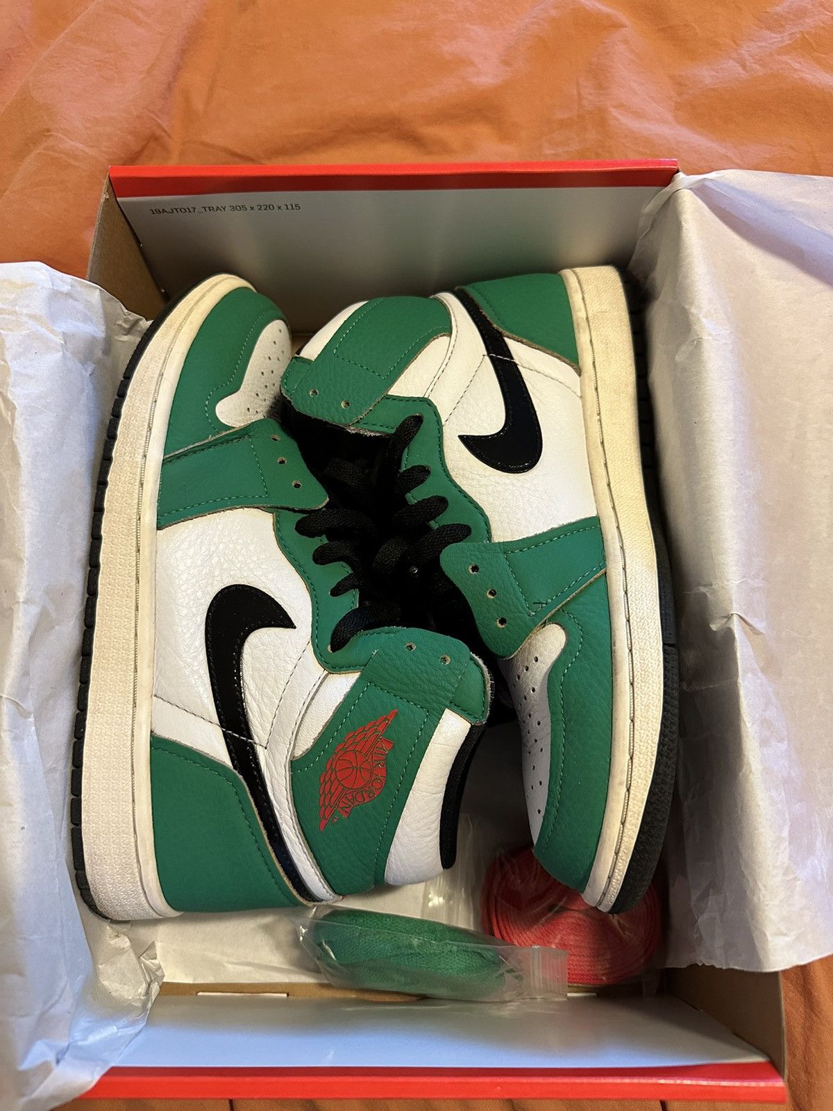 Nike Air Jordan 1 Lucky Green Size US 7 / EU 40 - 1 Thumbnail