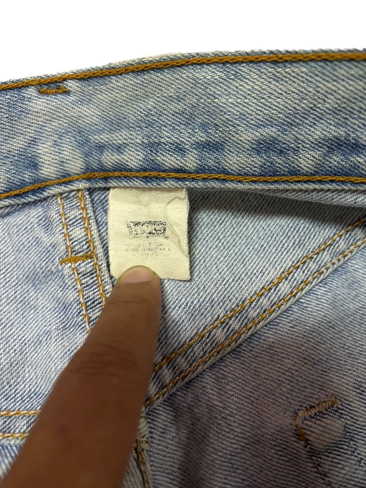 Levi's Vtg 90s Levis 501 Blue Wash Distressed Jeans Size US 30 / EU 46 - 11 Thumbnail