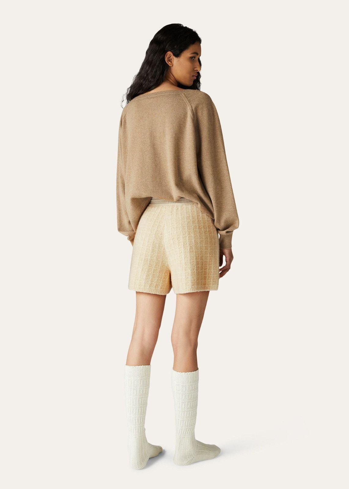 o1srvl11e1125 FAN1846 Cocooning Short in Beige