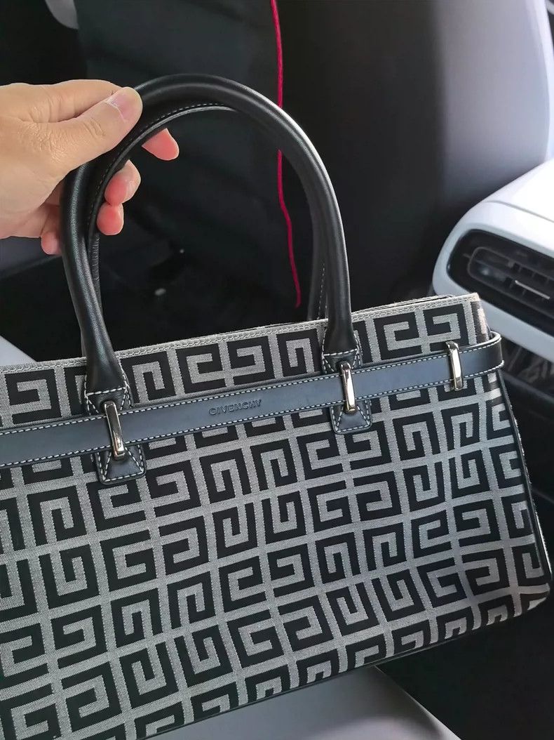 Givenchy Givenchy Handbag (Not Shoulder Strap) Size ONE SIZE - 3 Thumbnail