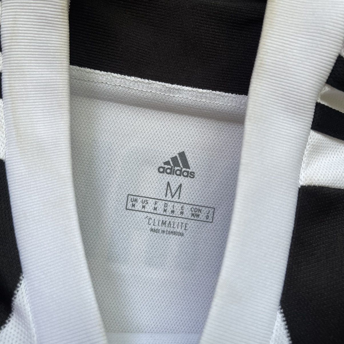 Adidas JUVENTUS ADIDAS 2018/2019 FOOTBALL HOME JERSEY #7 RONALDO Size US M / EU 48-50 / 2 - 8 Thumbnail