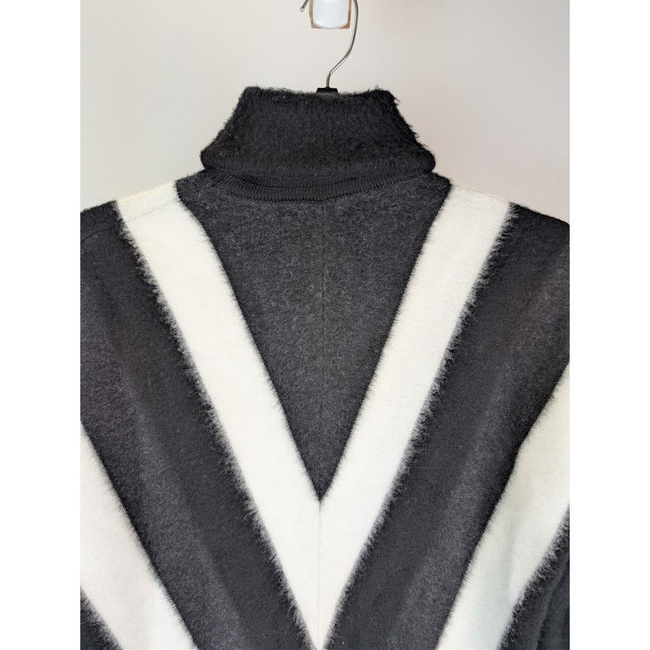 Saint Laurent Paris o1rshd1 555 / Laine Chevron Pull Knitwear in Naturel / Noir Size US M / EU 48-50 / 2 - 14 Thumbnail