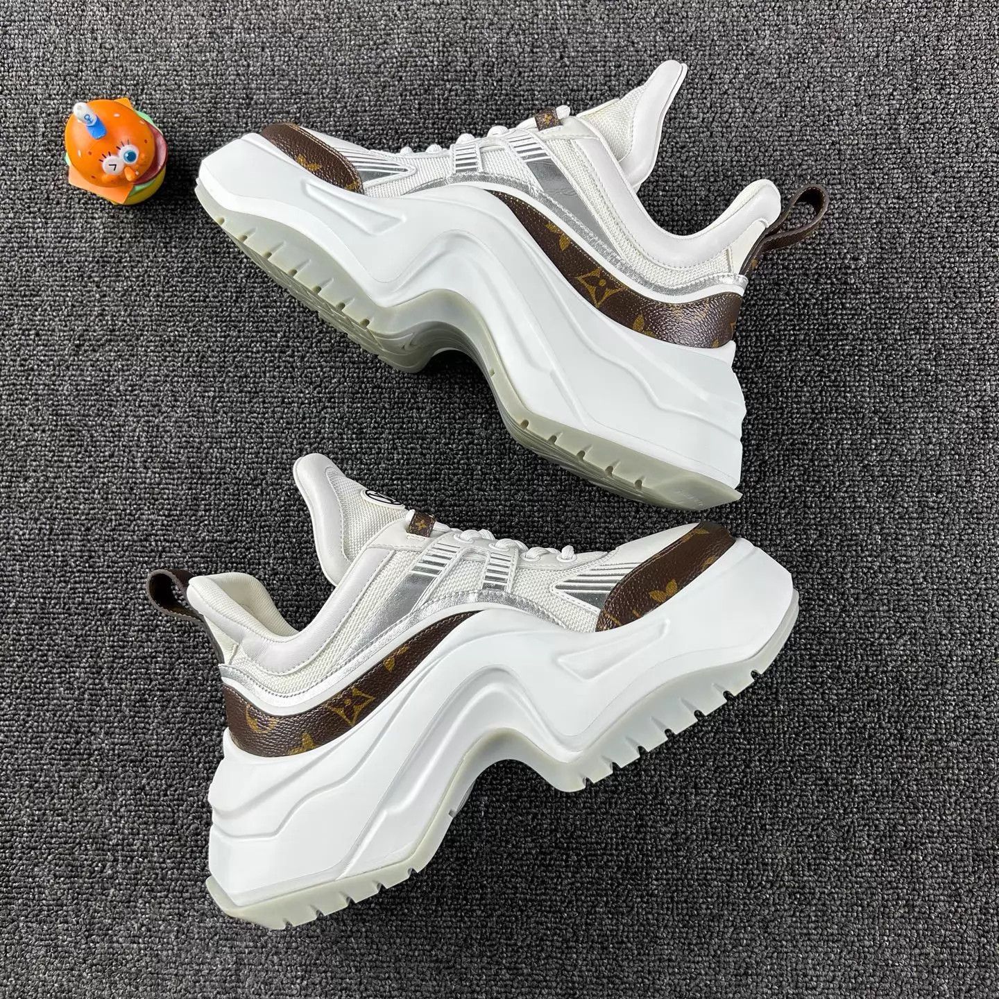 Louis Vuitton Louis Vuitton Archlight 2.0 white size 37.5 Size US 7 / IT 37 - 4 Thumbnail