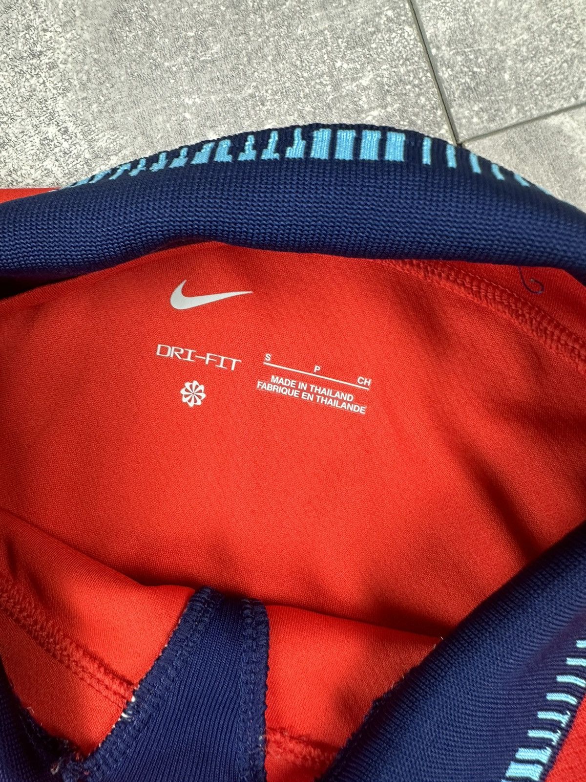 Nike Nike England 2022/23 Away Stadium Red National Team Jersey Size US S / EU 44-46 / 1 - 8 Thumbnail