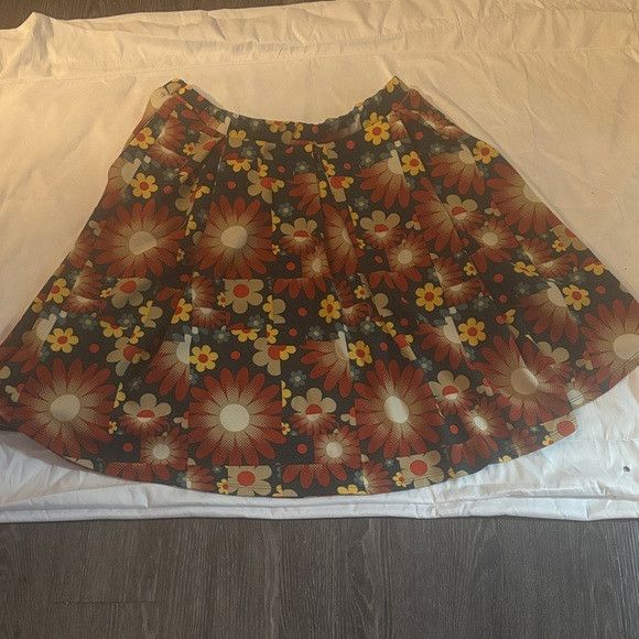 Other LulaRoe Retro Floral Pleated Skirt Green/Red 3XL Size 34" / US 12 / IT 48 - 2 Thumbnail