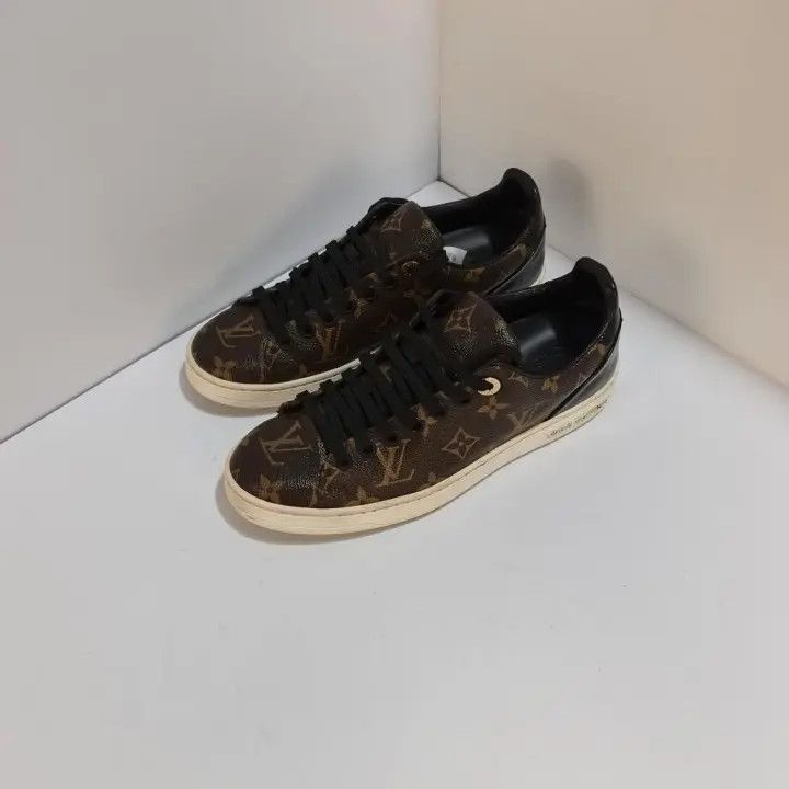 Louis Vuitton Louis Vuitton Monogram Low-Top Fashion Sneakers 0079 Size US 6 / IT 36 - 1 Thumbnail